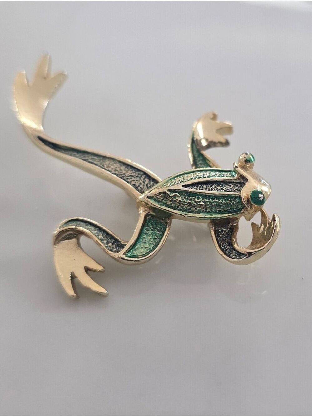 Vintage Gerry's Frog Brooch Pin Leaping Jumping Green Enamel Textured Gold Tone